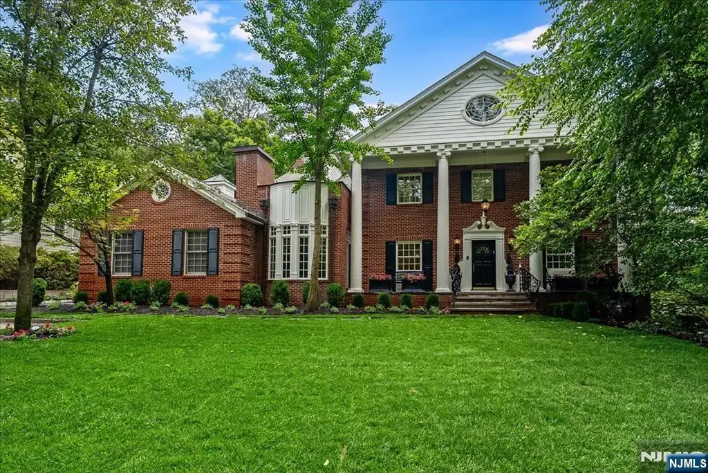 294 Oakwood Road, Englewood
