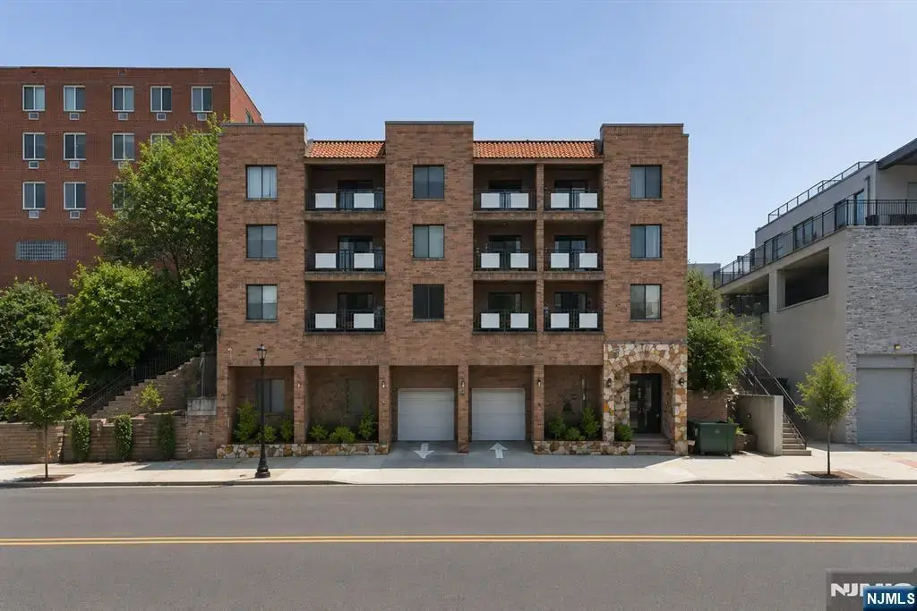1906 Paterson Plank Road 3a, North Bergen