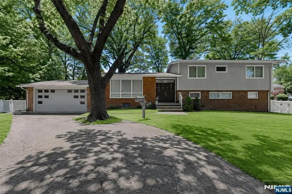 2 Monument, Cresskill