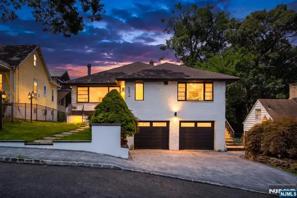 554 Elm Avenue, Ridgefield