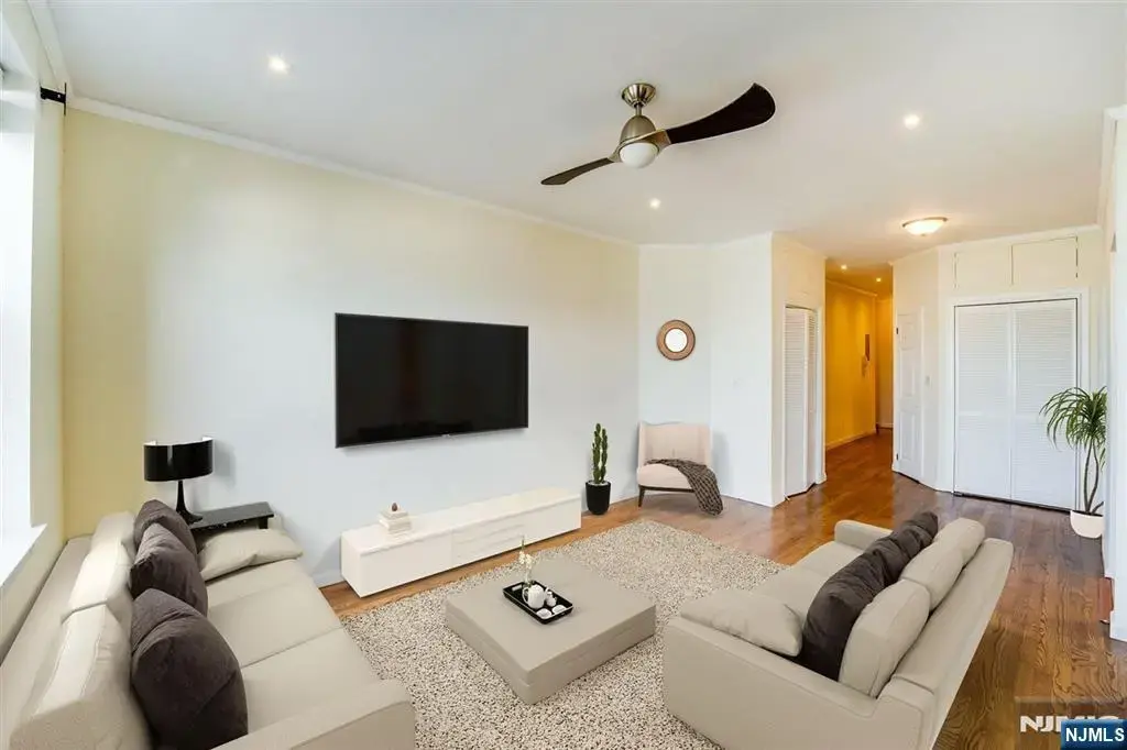 883 Jfk Blvd E 3f, Weehawken