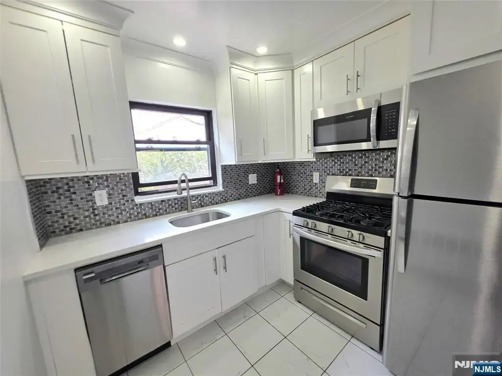 2165c N Central Road C, Fort Lee