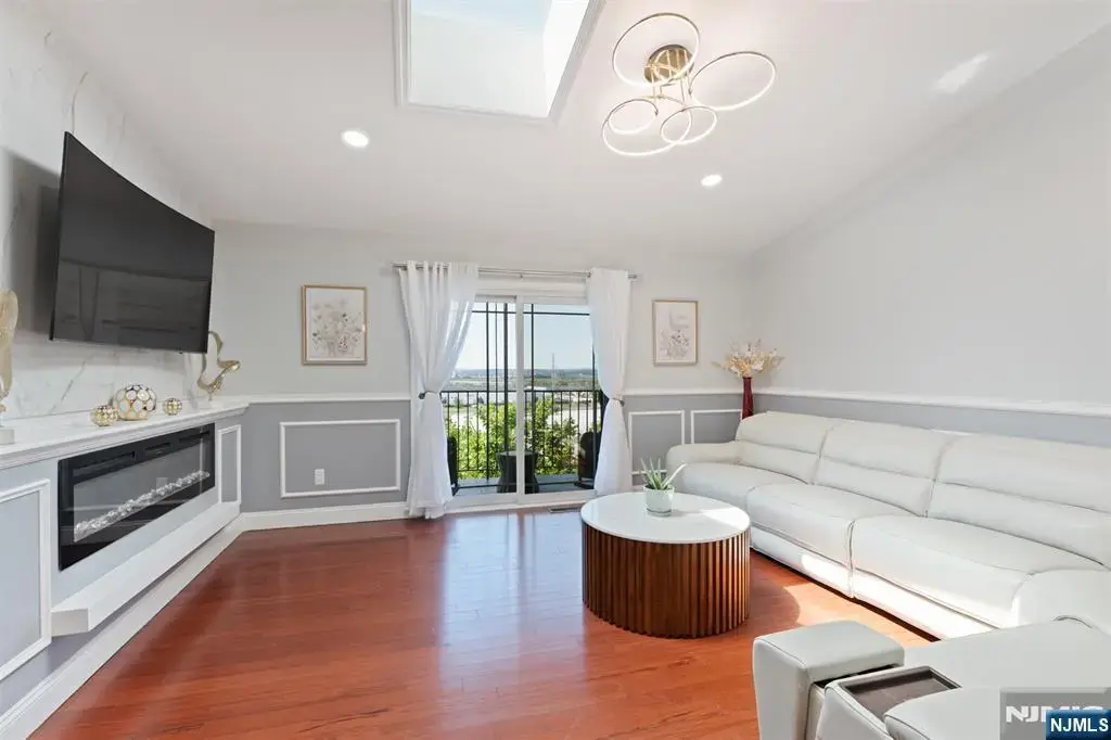 6501 Liberty Avenue F5, North Bergen