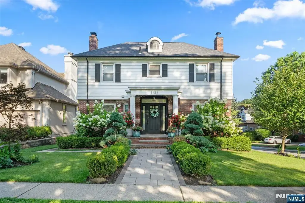 1124 Abbott Boulevard, Fort Lee