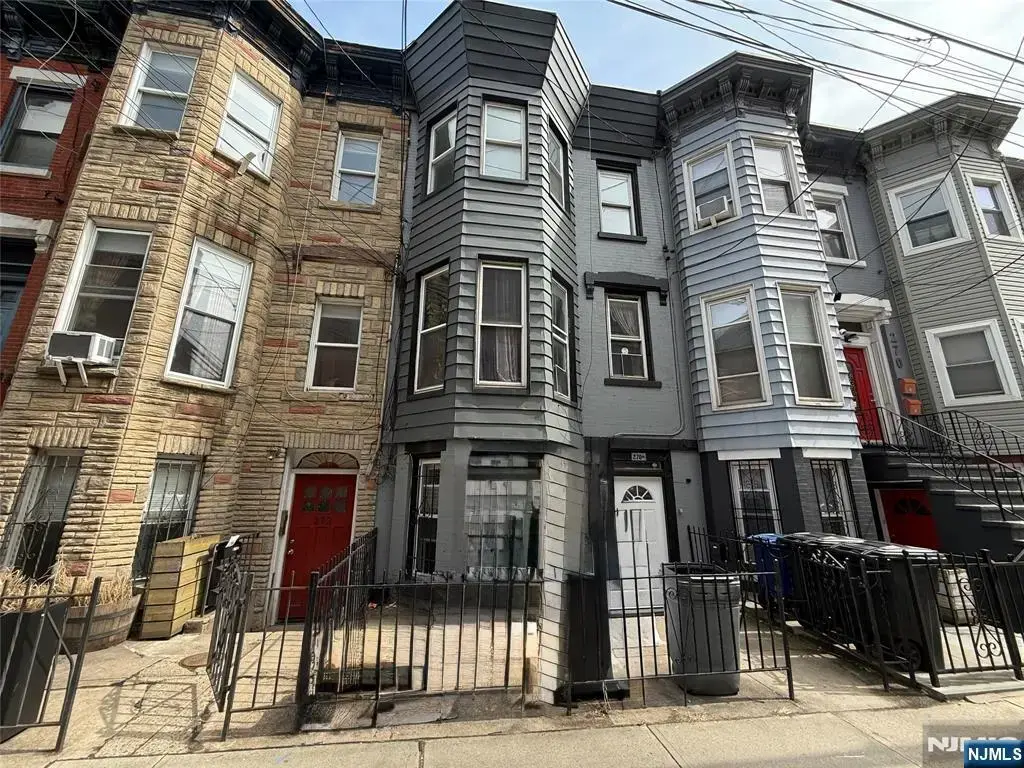 270 1/2 Summit Avenue, Jersey City