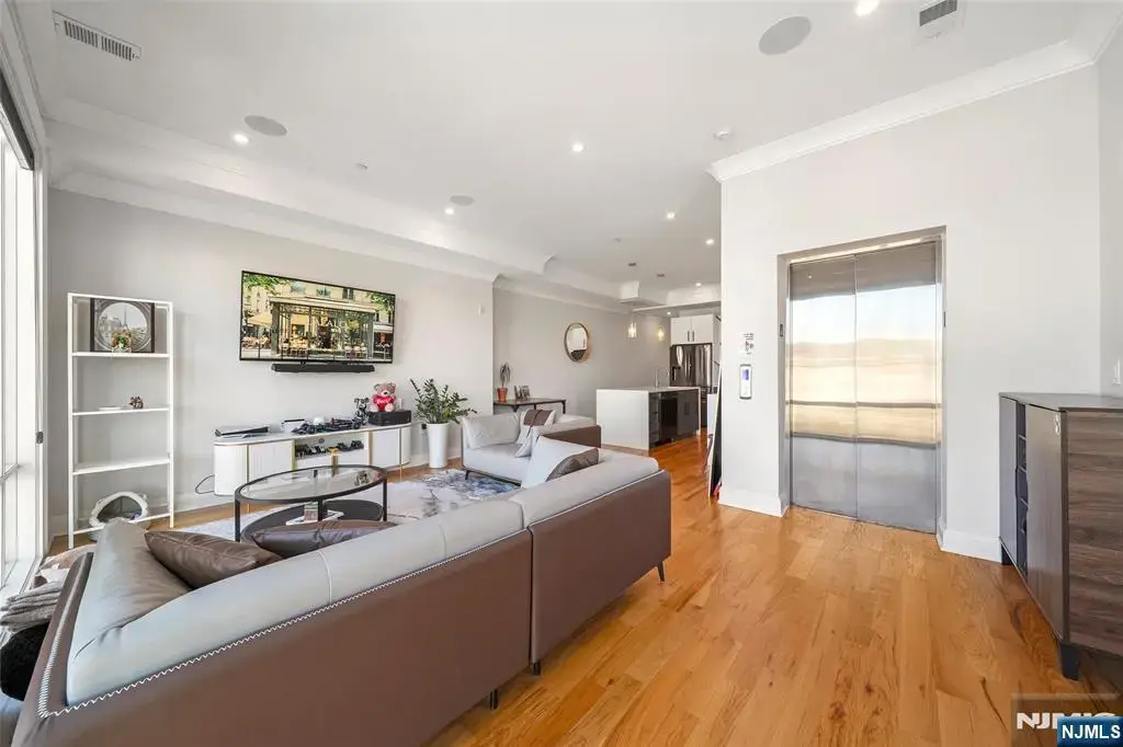 3305 Pleasant Avenue 2, Union City