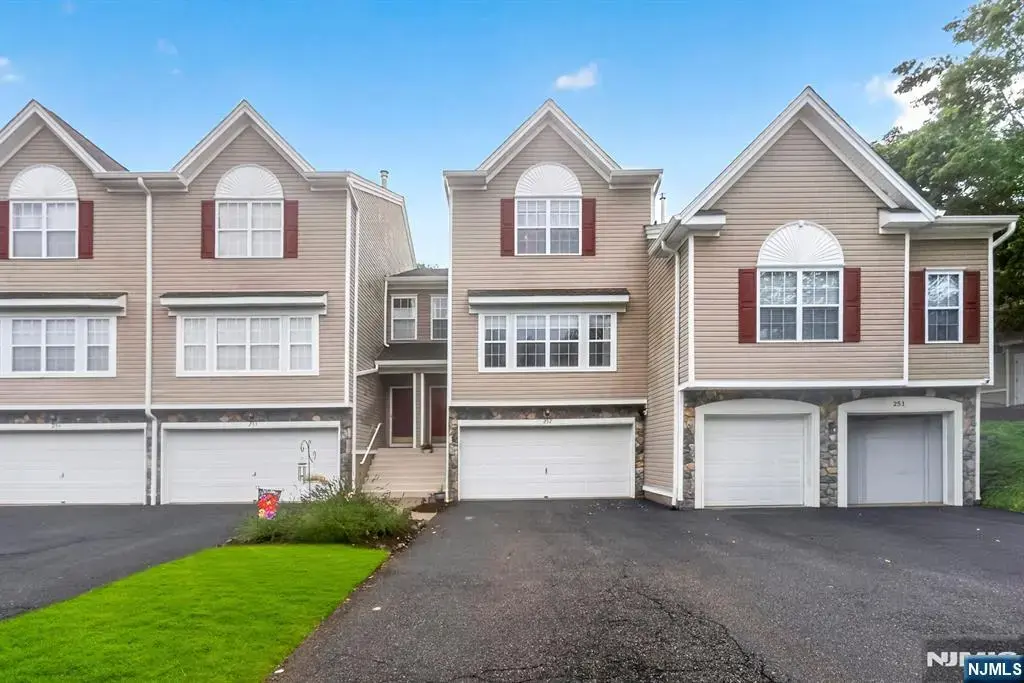 252 Ridge Drive, Pompton Lakes