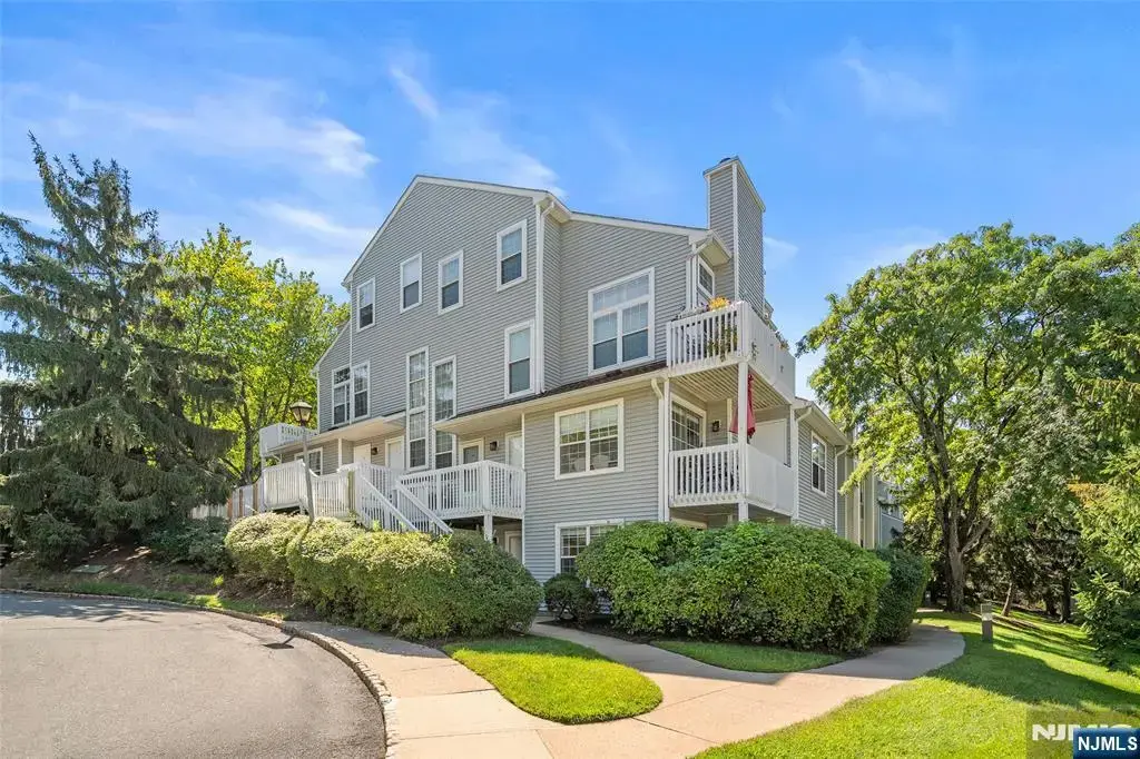22 Mallard Court, Englewood