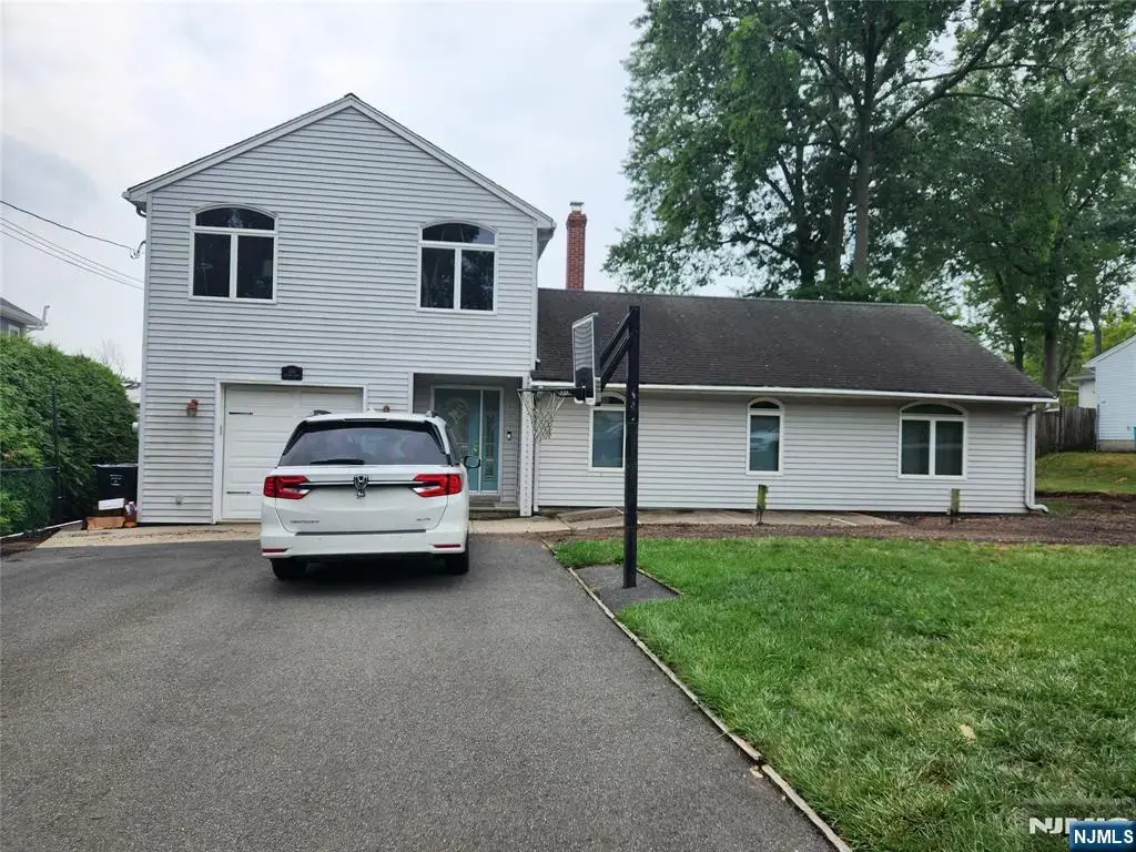 150 Thomas, Paramus