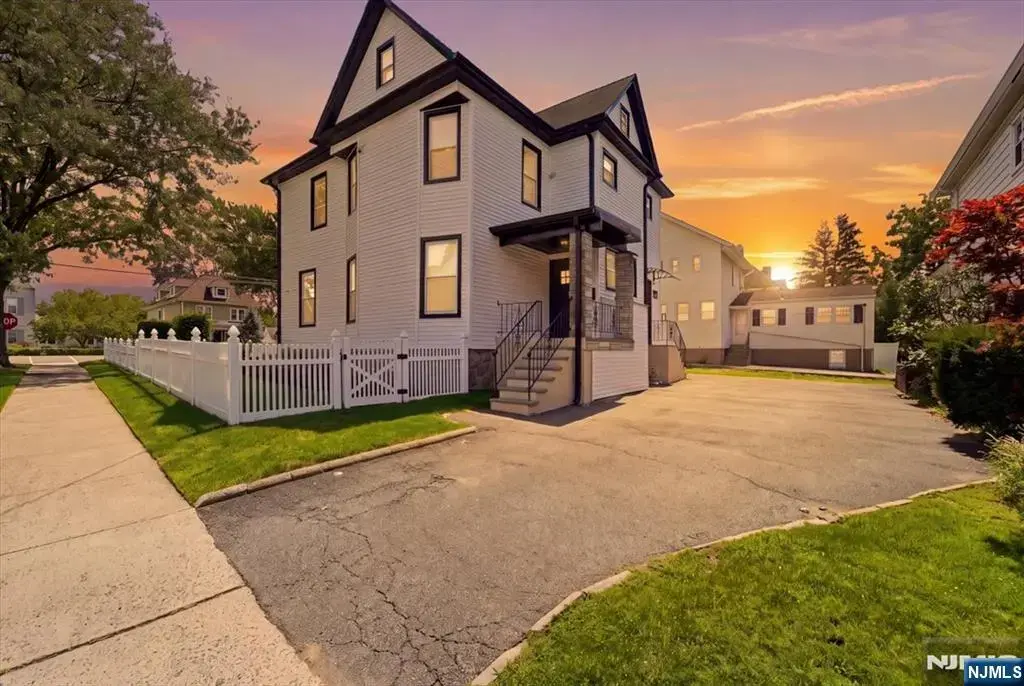150 Ridge, Rutherford