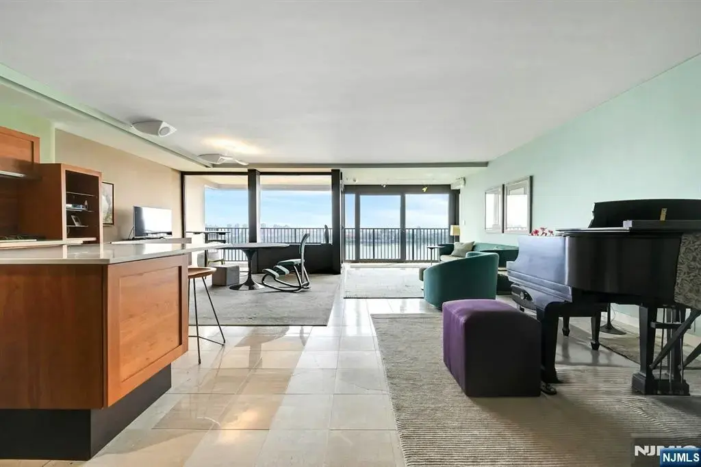 3 Horizon Road 1033, Fort Lee