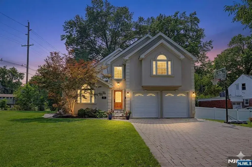 11 Hanover Place, Glen Rock