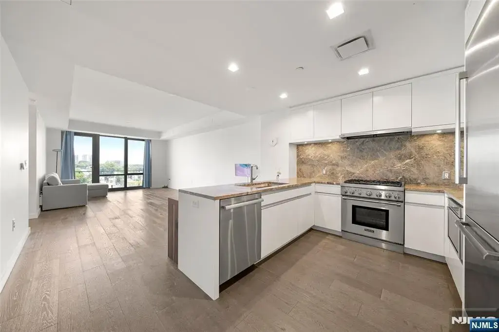320 Adolphus Avenue 1102, Cliffside Park