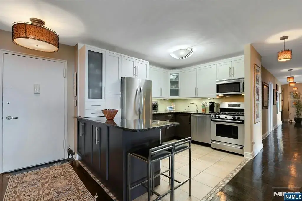2000 Linwood Avenue 22c/d, Fort Lee