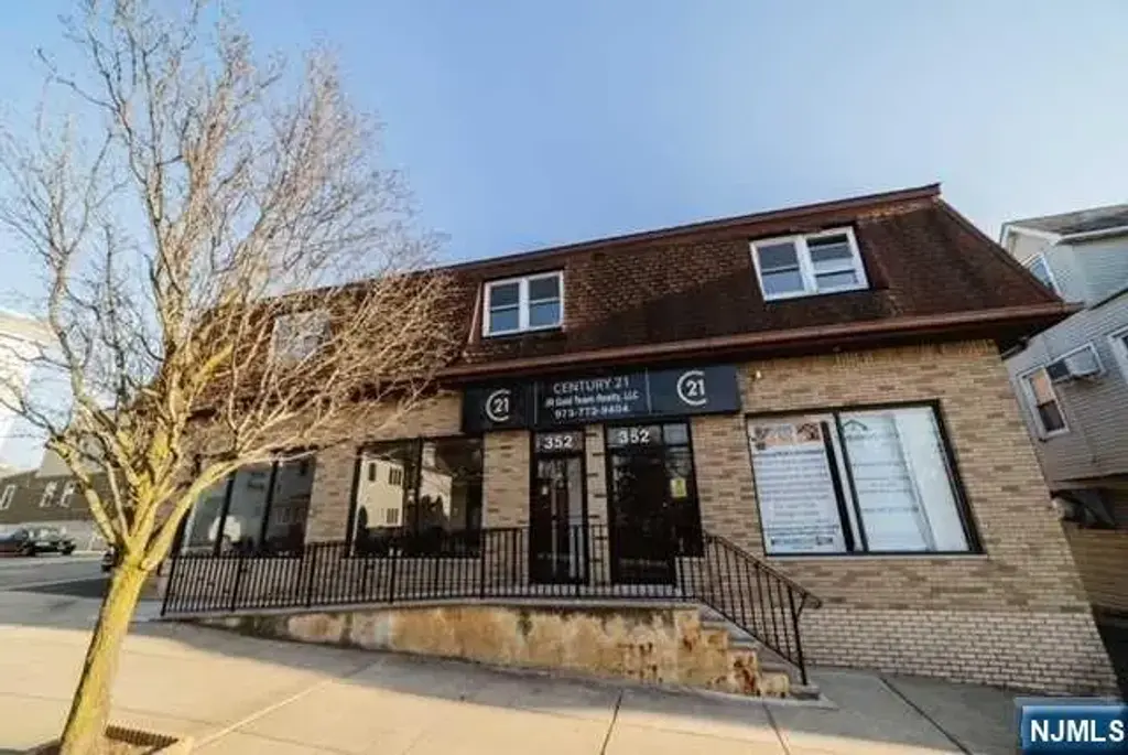 352 Lanza Avenue A, Garfield