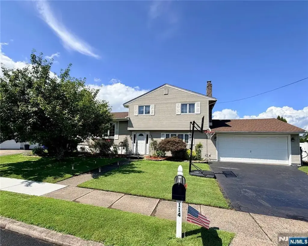 114 Sandra Drive, Totowa