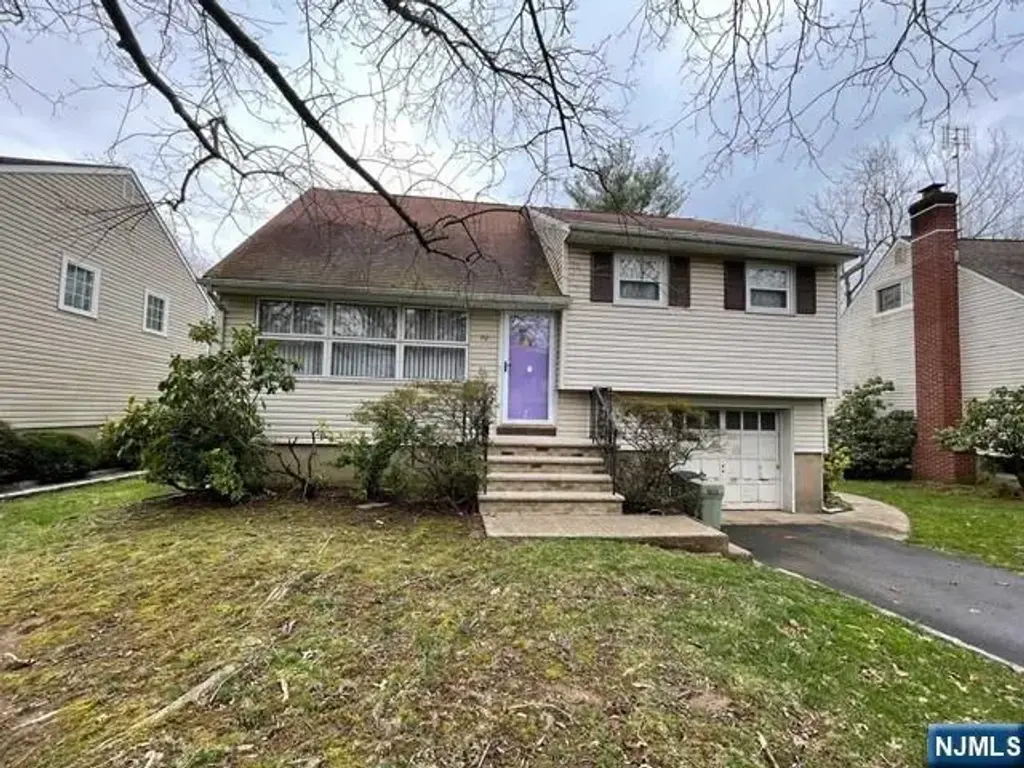70 Beverly, Bloomfield