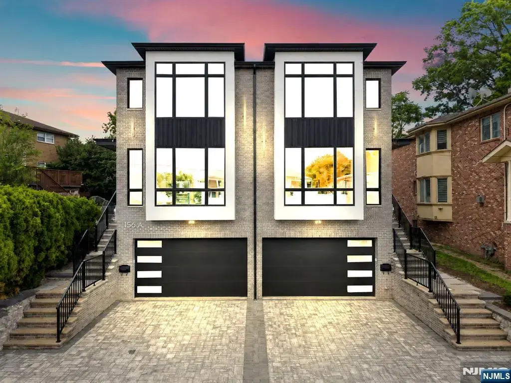 156 Morningside Lane, Palisades Park