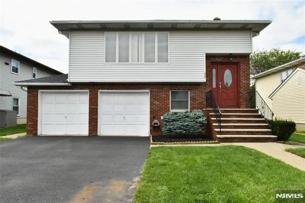 28 Elmhurst 1, Elmwood Park