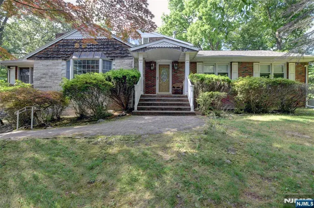 34 Knoll Road, Wayne