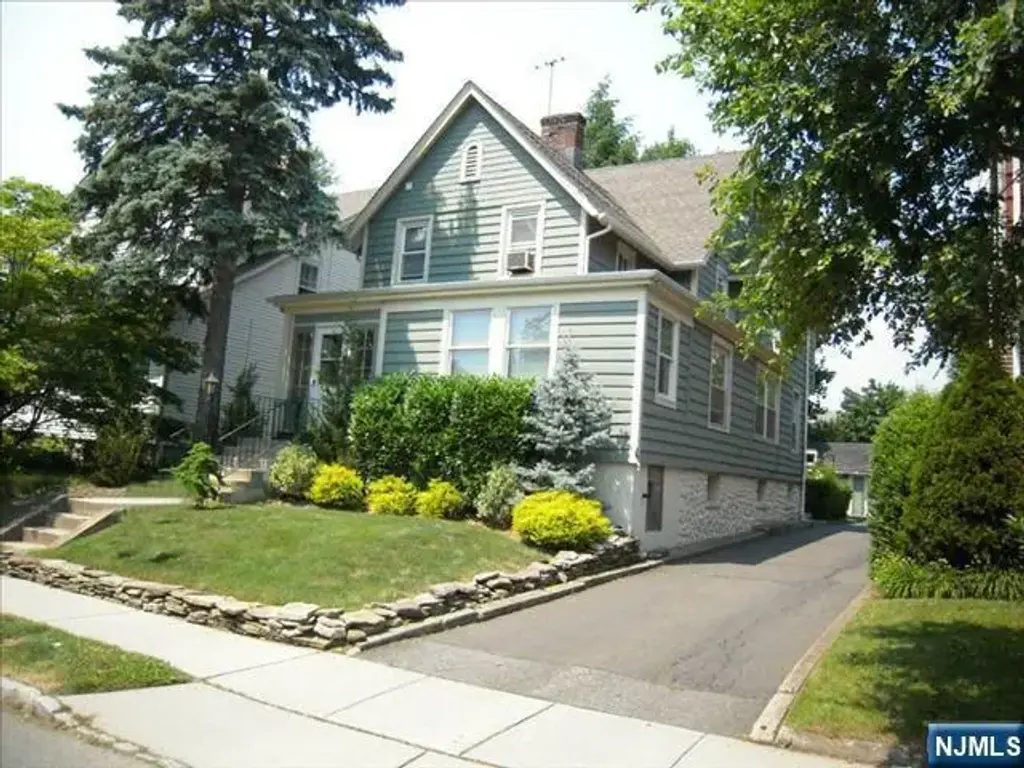 29 Brookfield 1st Fl, Montclair
