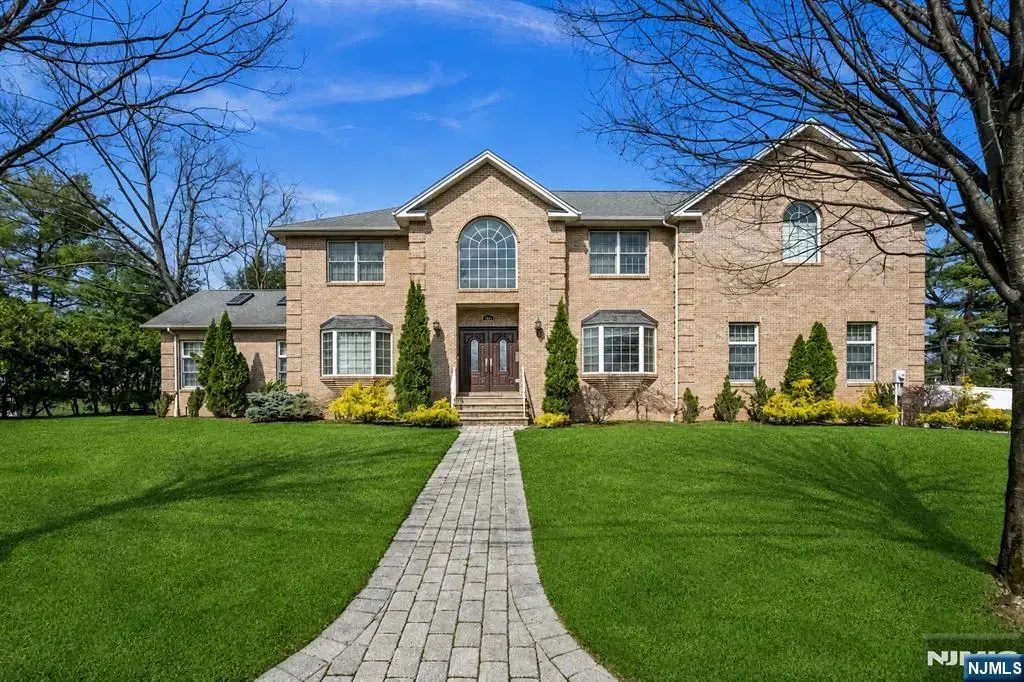 683 Victoria Avenue, Paramus