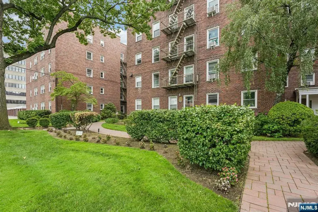 326 Bridge 1-g, Fort Lee