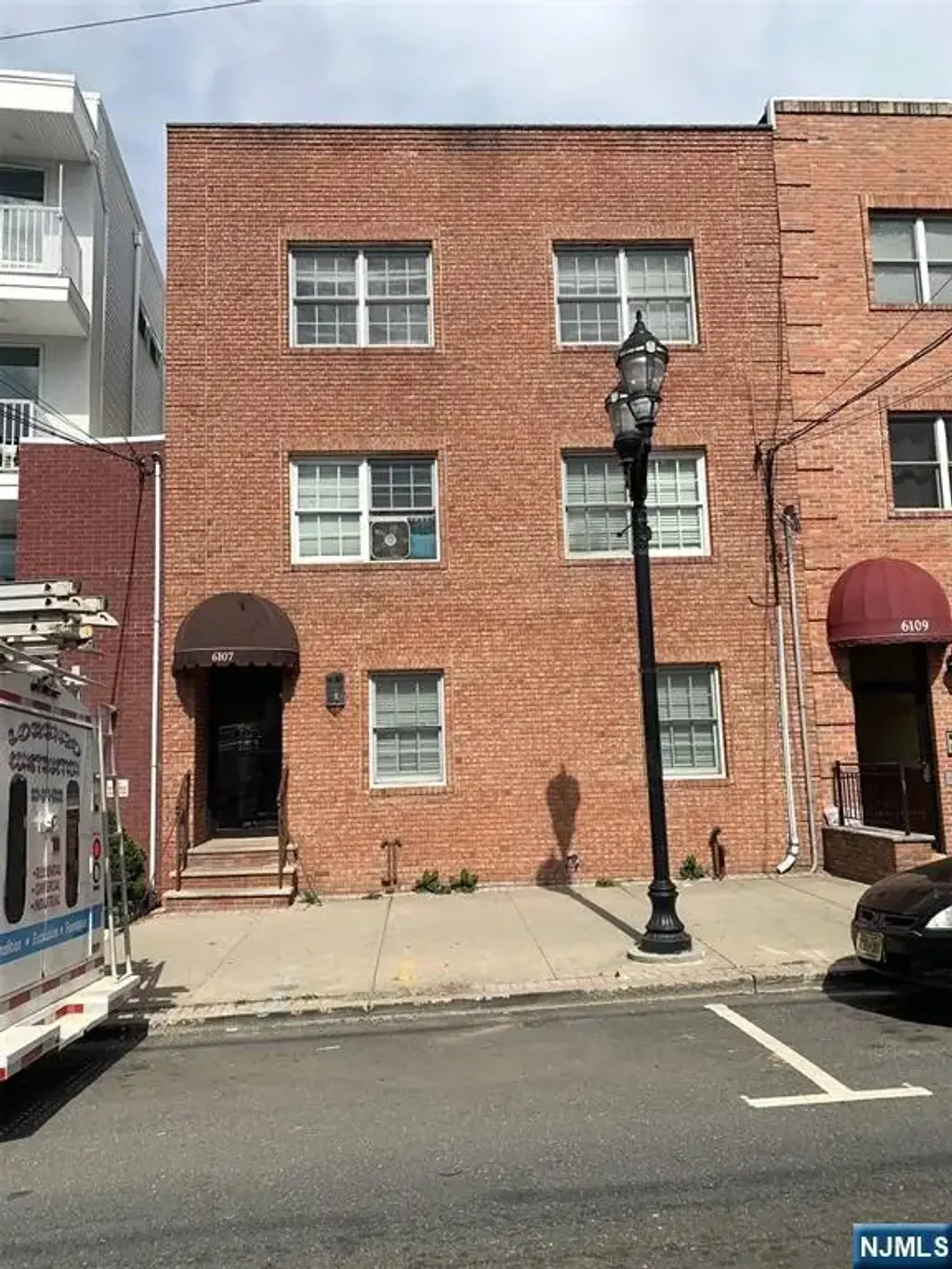 6107 Park 2, West New York
