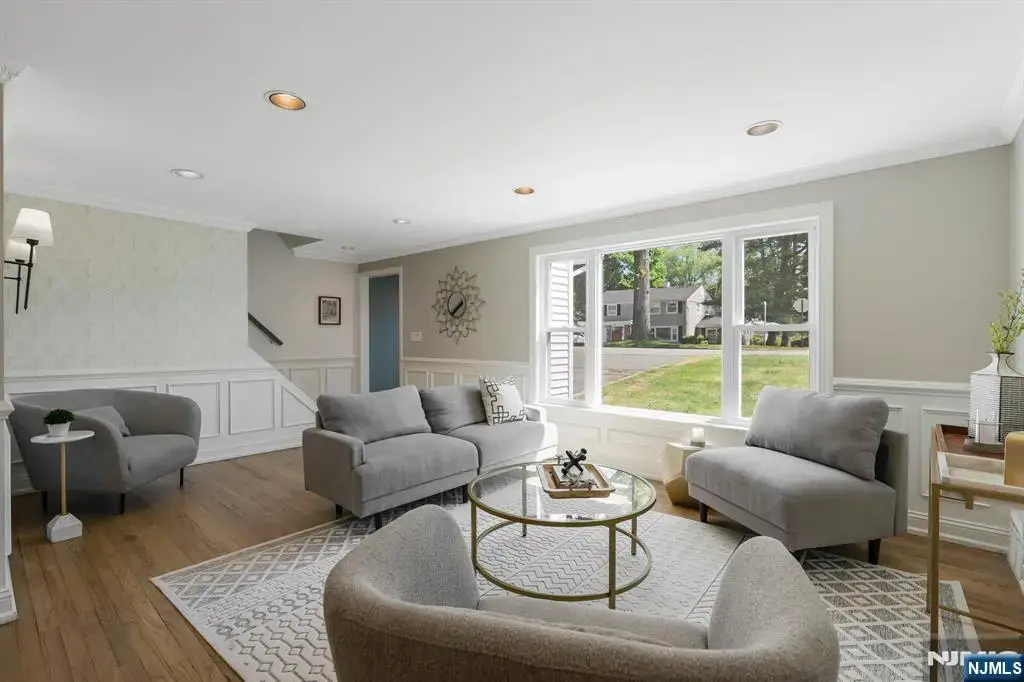 20 W Saddle River Road, Waldwick