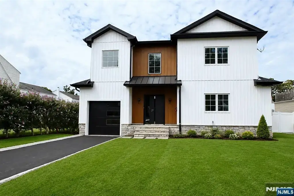 9-02 3rd Street, Fair Lawn