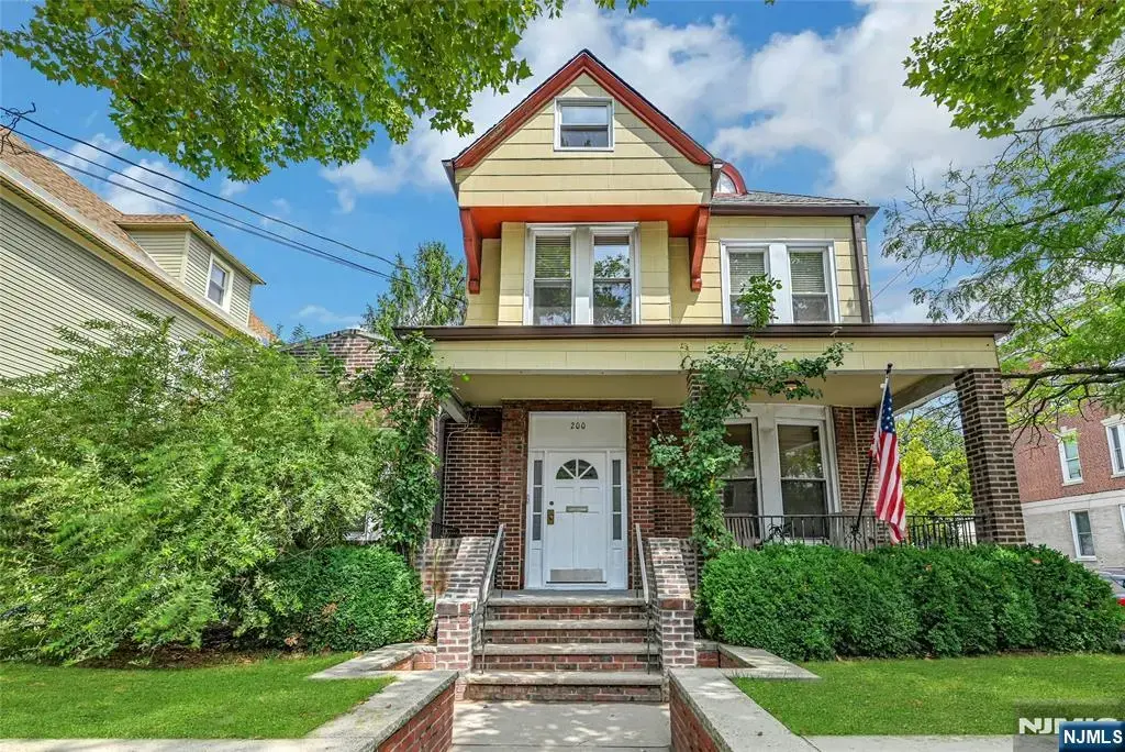200-202 Oak Street, Weehawken