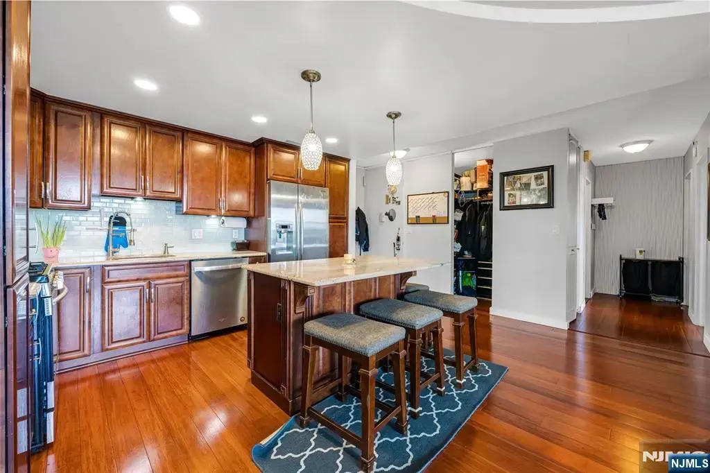 555 North Avenue 11e, Fort Lee