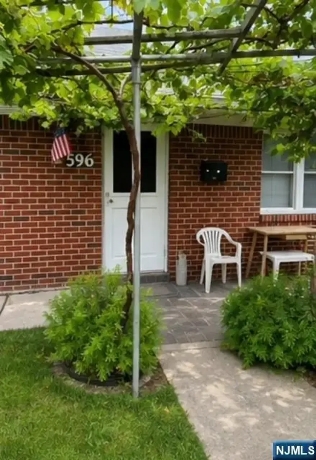 596 River Road, New Milford