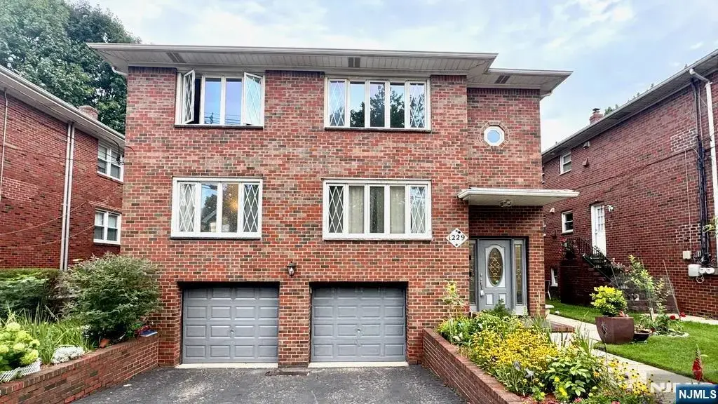 1229 Inwood, Fort Lee