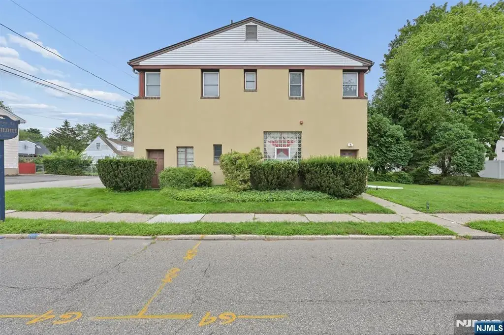 425 New Milford Avenue, Dumont