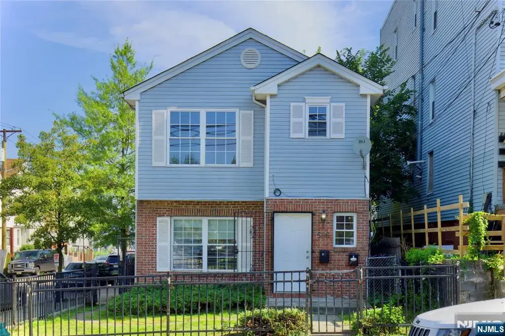 586 15th Avenue, Newark