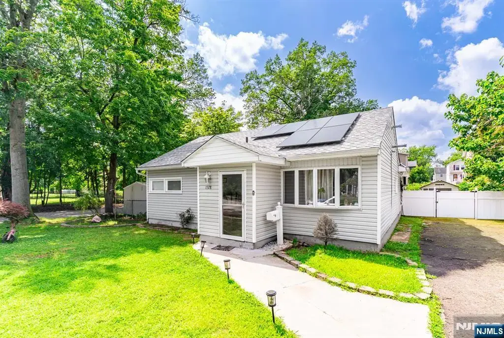 1528 Washington Avenue, Pompton Lakes
