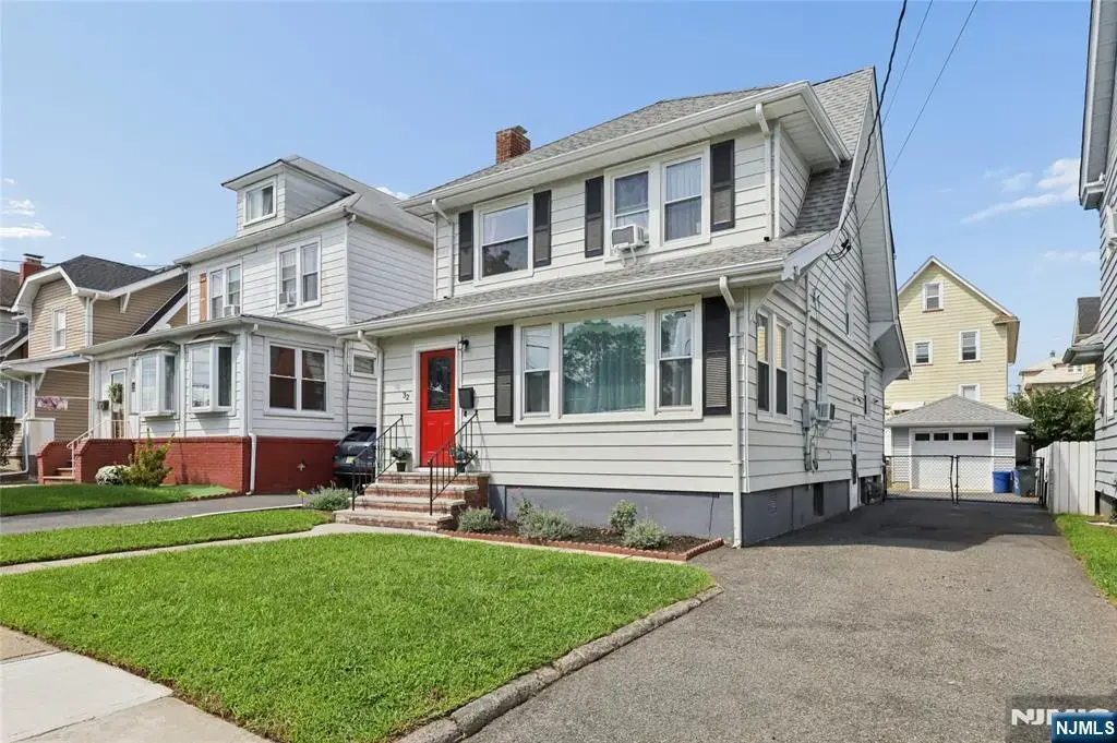 32 Barrington Avenue, Clifton