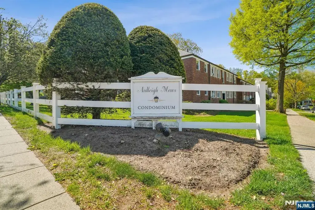 349 Bloomfield 53, Verona