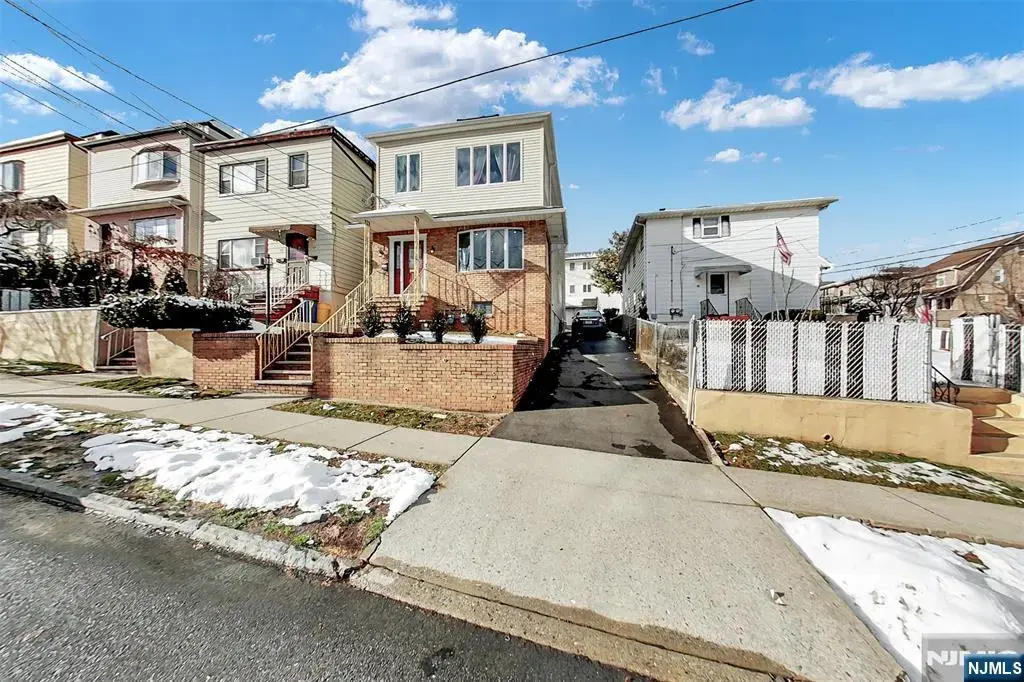 117 Belmont 1, Garfield