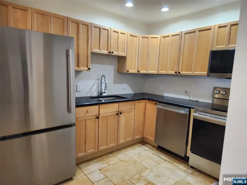 399 11th 302, Palisades Park