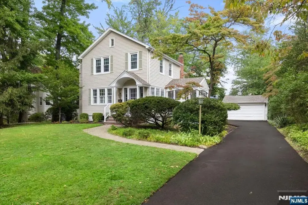 734 Greentree Lane, Oradell