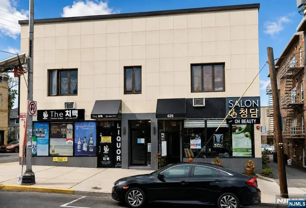 425 Broad Broad Avenue, Palisades Park