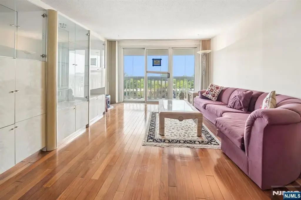 555 North Avenue 8n, Fort Lee