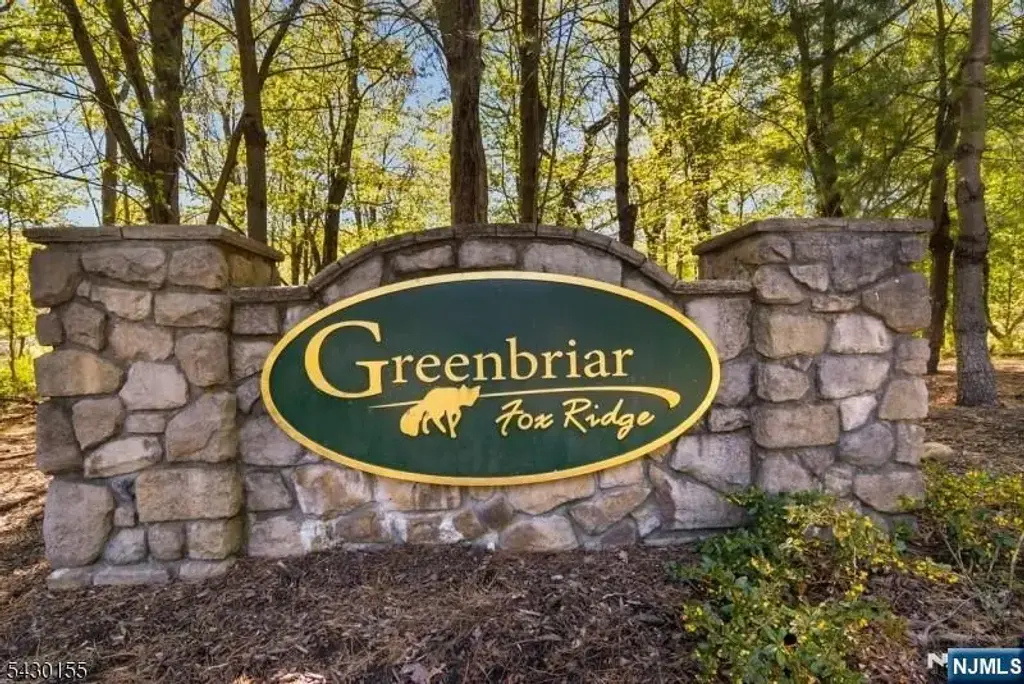 6102 Veterans Drive, Rockaway Township