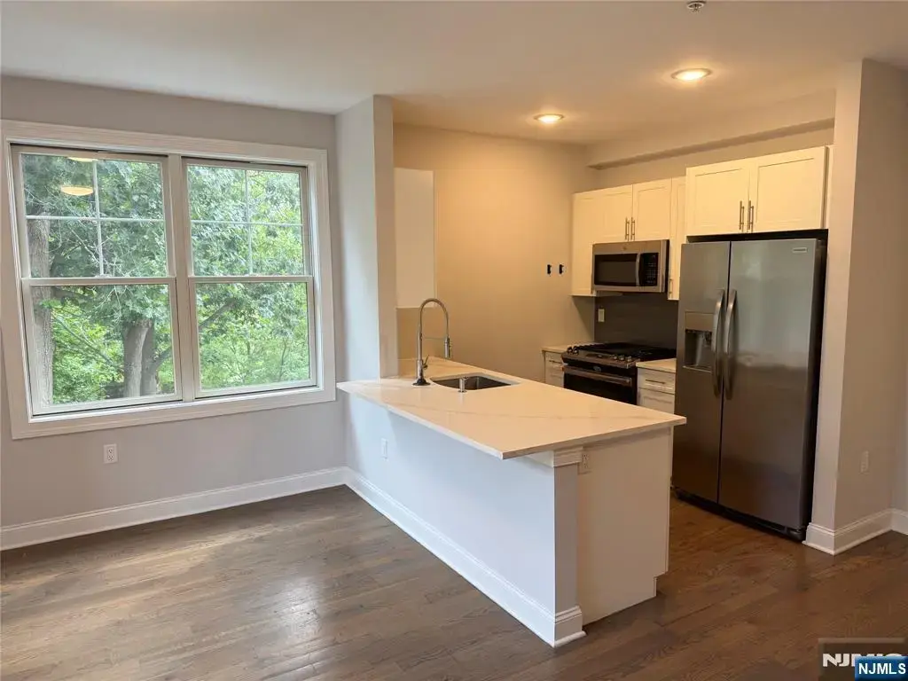 40 Park 208, Park Ridge