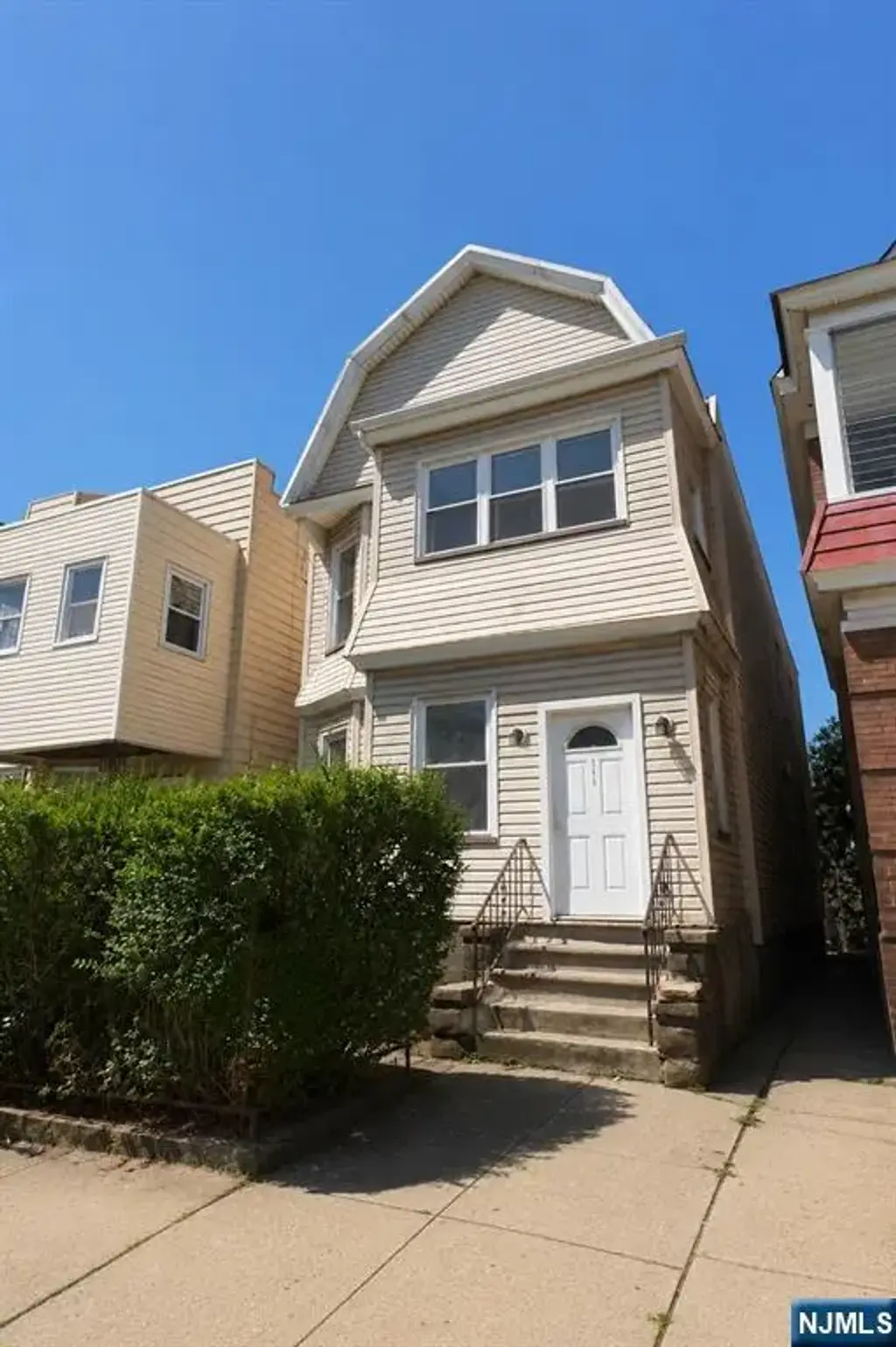 143 Pearsall Avenue, Jersey City