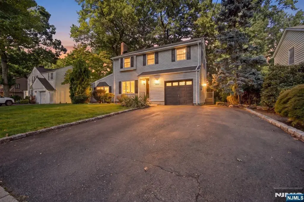 557 Monroe, River Edge