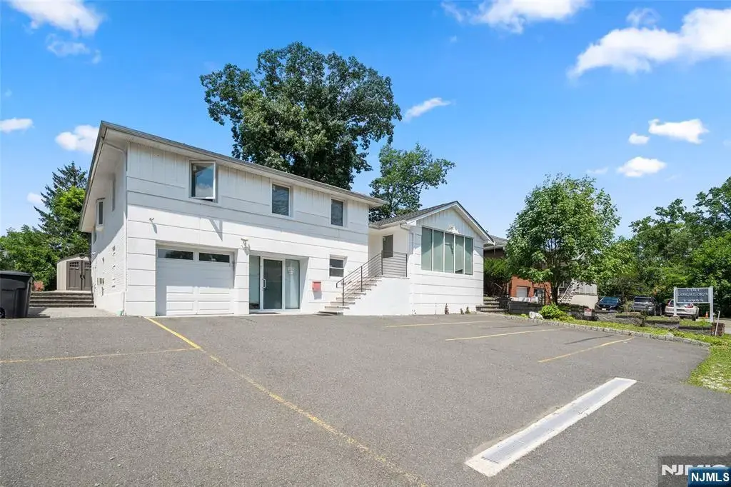 1095 Palisade Avenue, Fort Lee