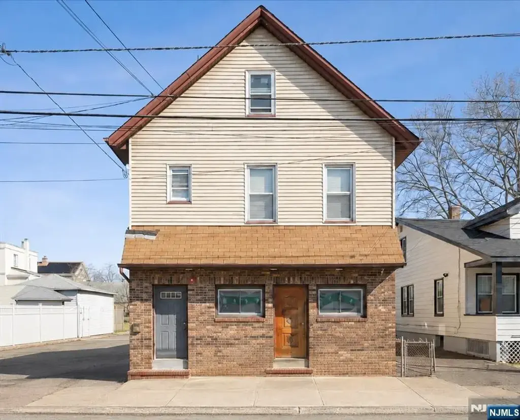 77 Maple Avenue, Wallington